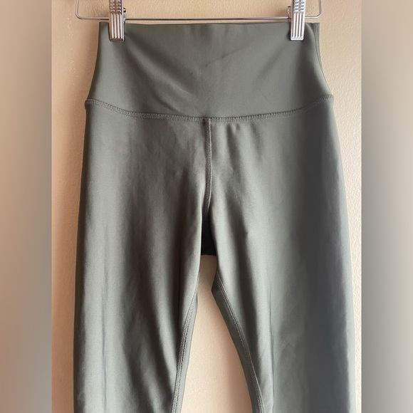 Alo Women Green Leggings Size Medium - Picture 2 of 6